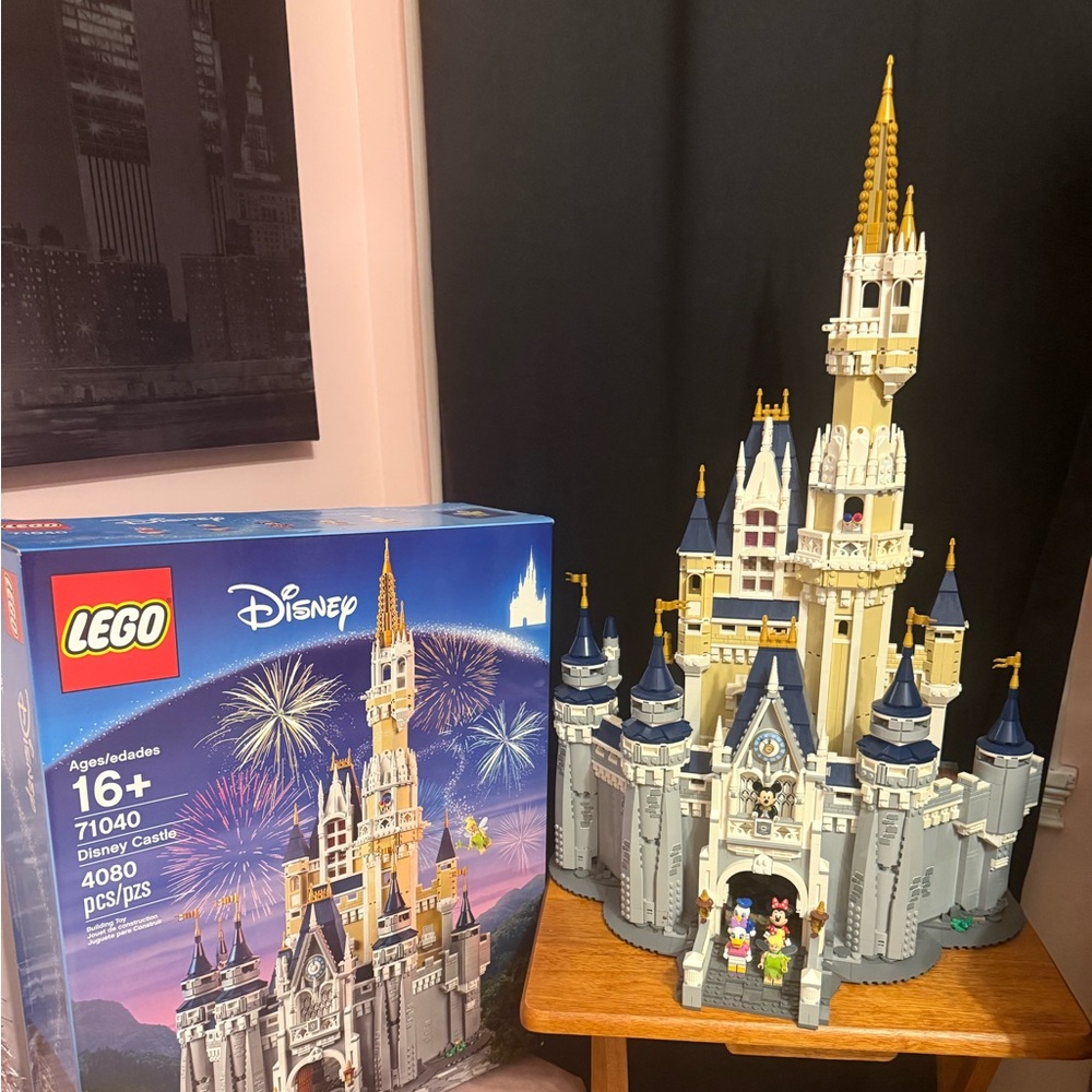 LEGO Disney Cinderella Castle Set - 71040 Blue, Gray, White, Gold. Complete set